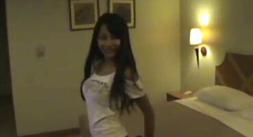 phim sex mbbg vn Coquette trải sex vung trom dài trên vòi nước và được kiêm.