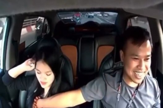 sex mu cao Anh tài xế bóp vú cô gái xinh đẹp